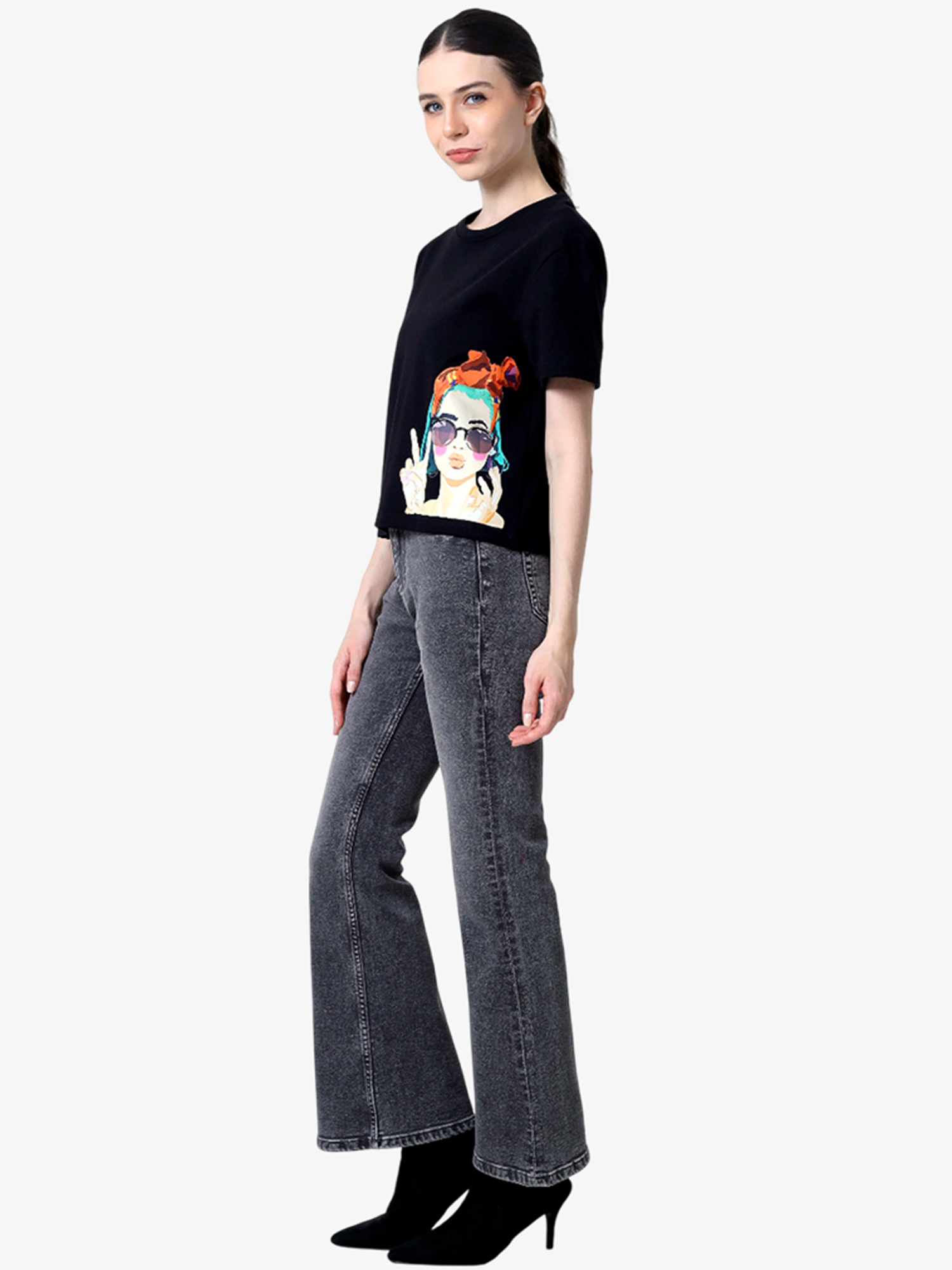Delvie - Black Cropped T-shirt view 3