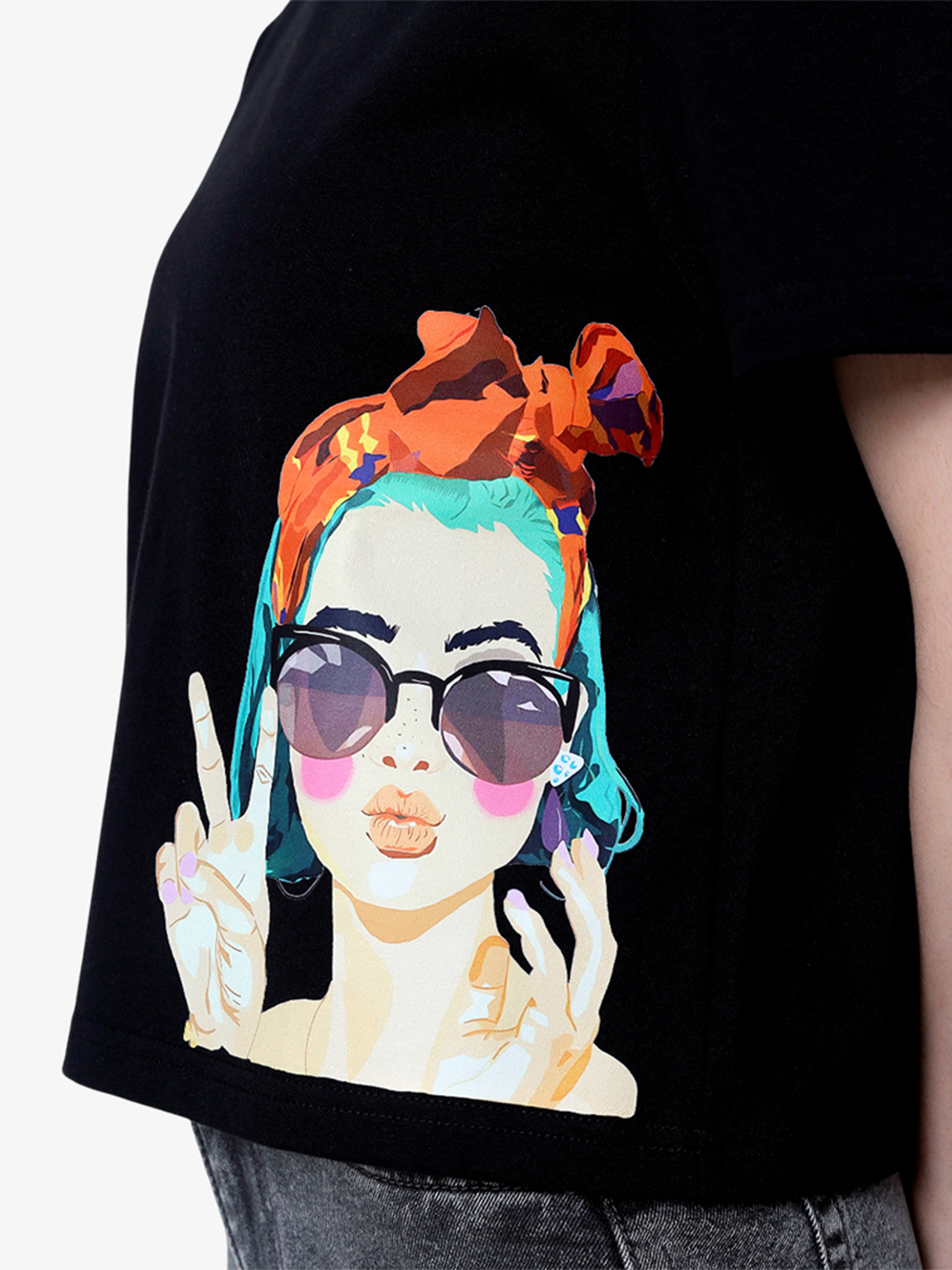 Delvie - Black Cropped T-shirt view 2