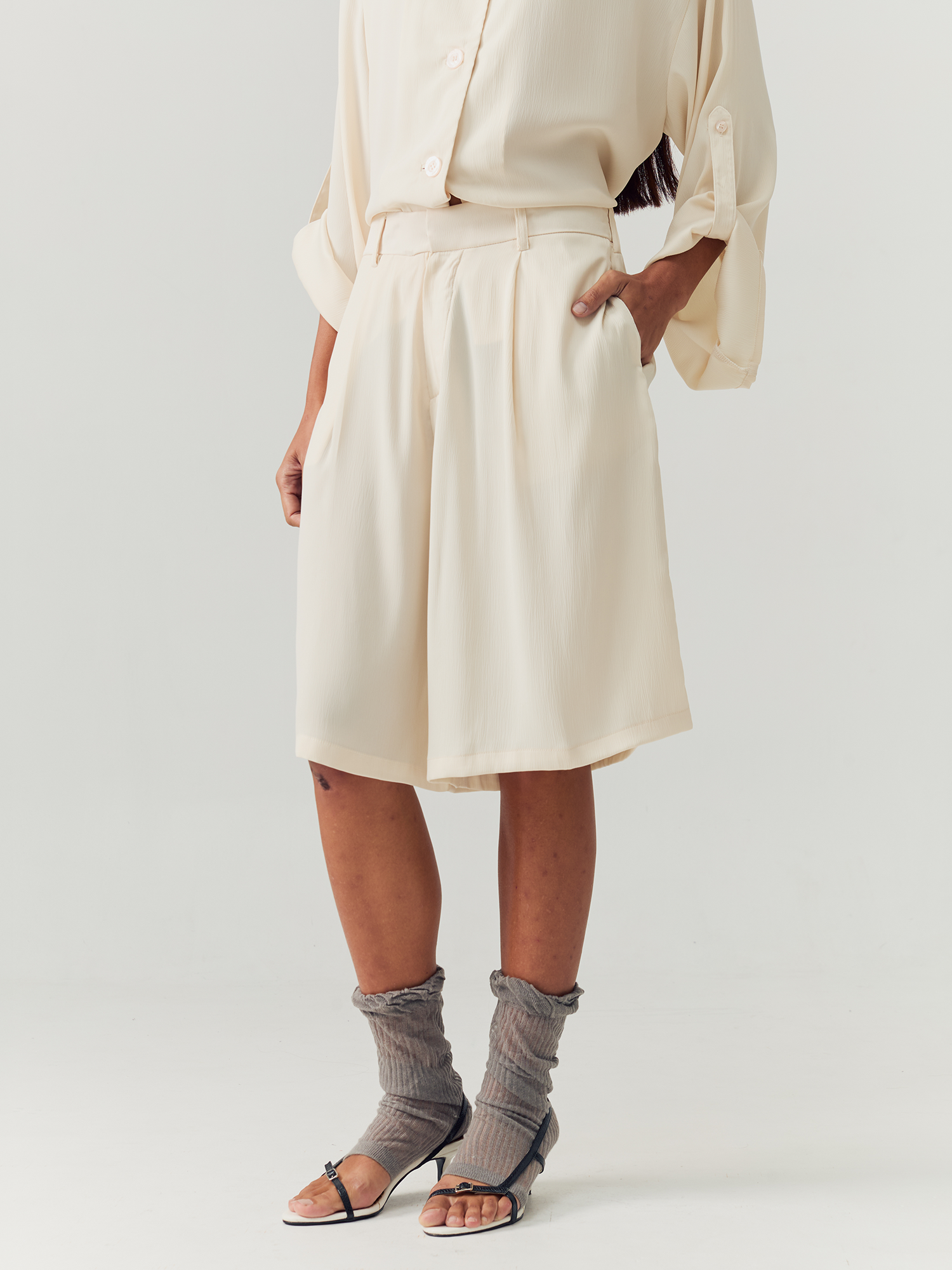 Ivory Set Short Pants view 3