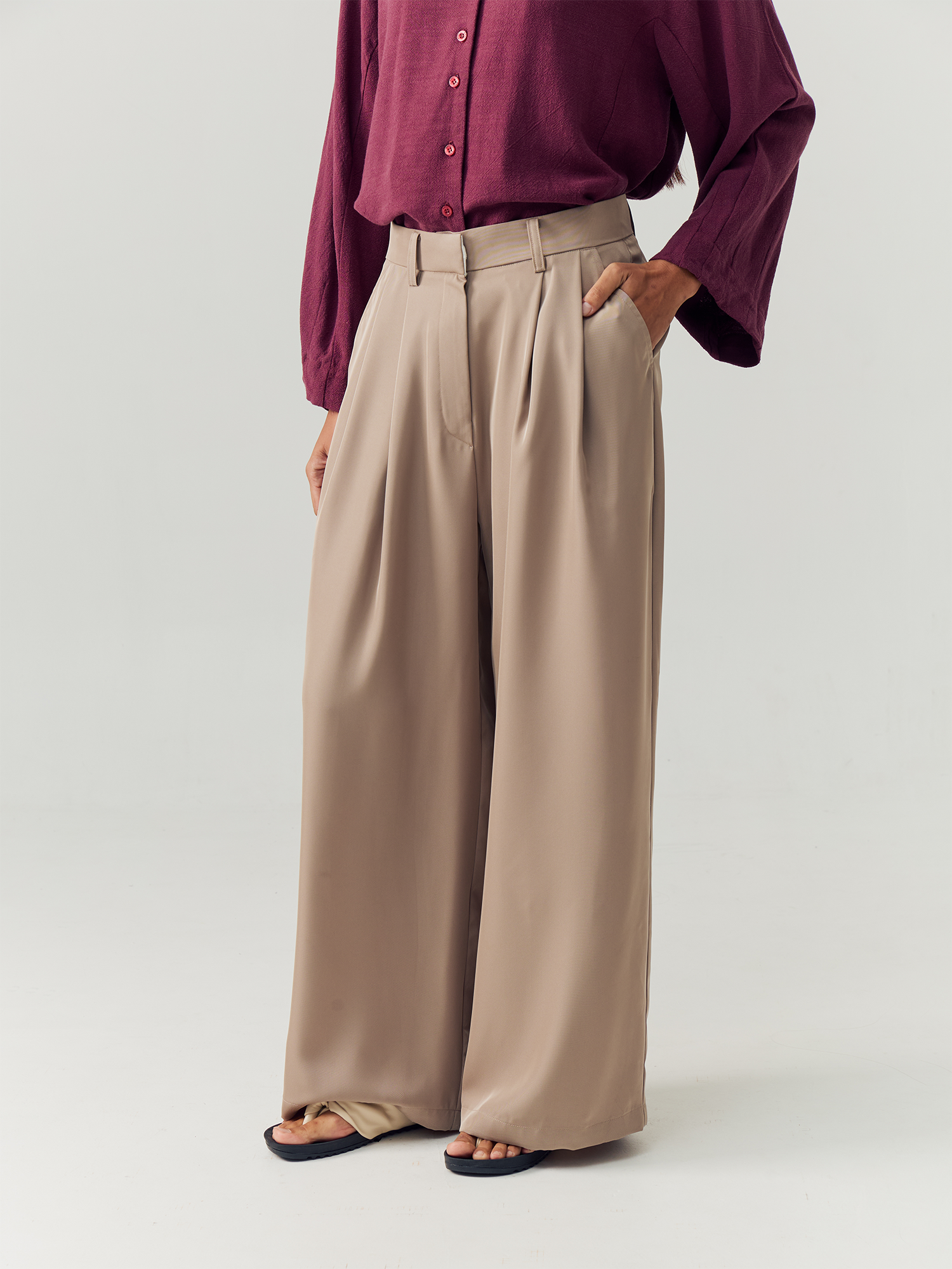 Almond Loose Trousers view 5