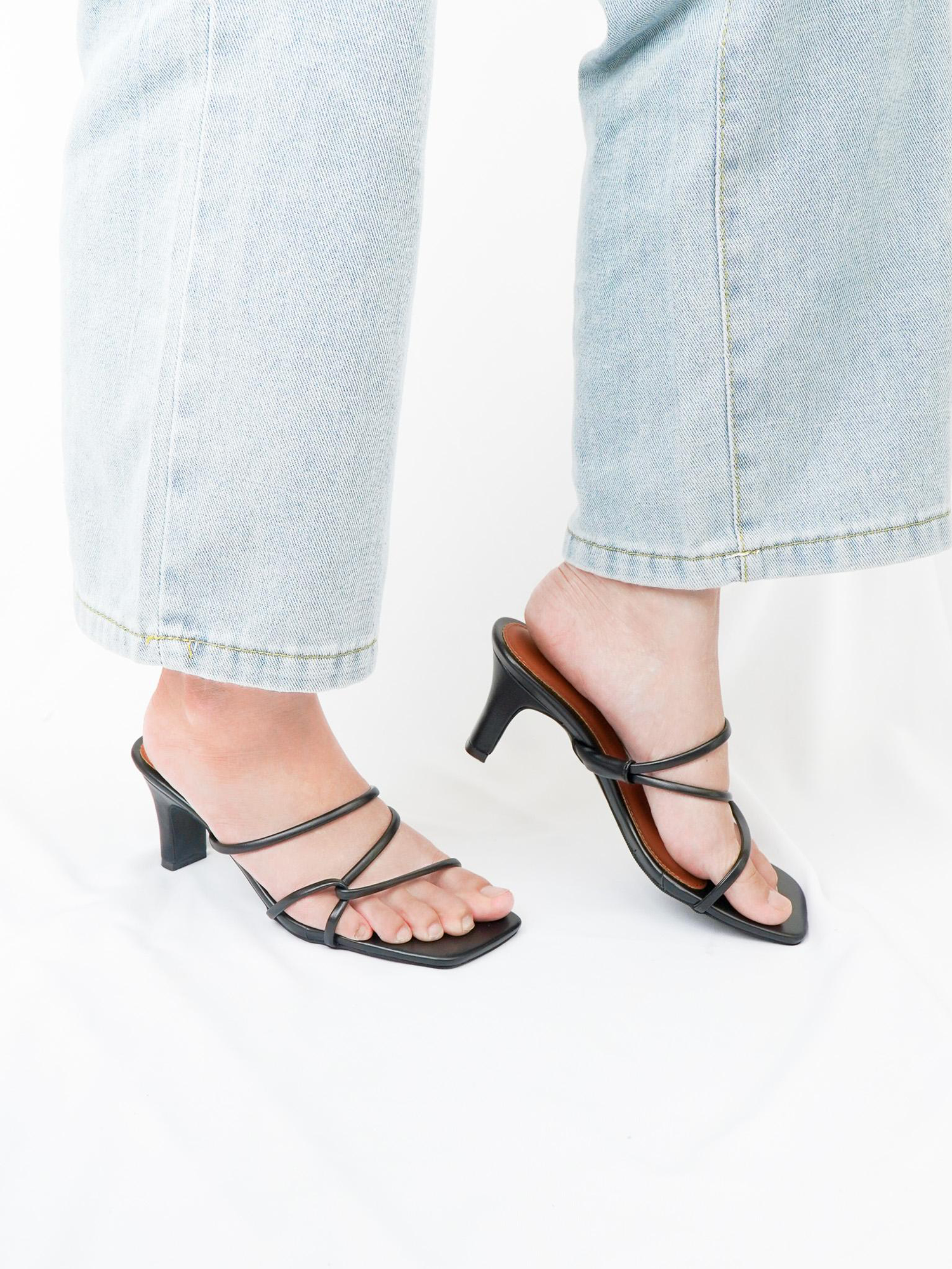 Zora Heels view 12