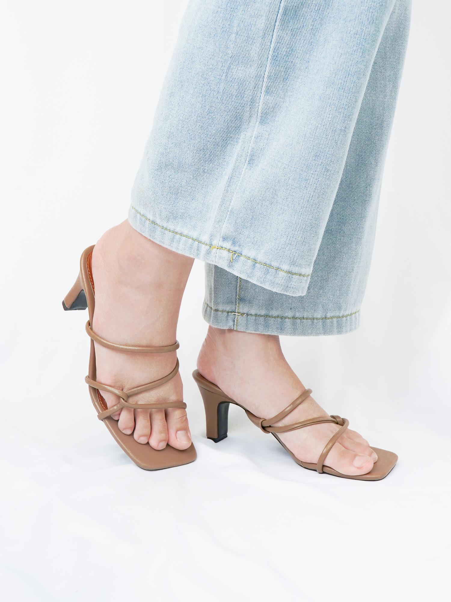 Zora Heels view 9